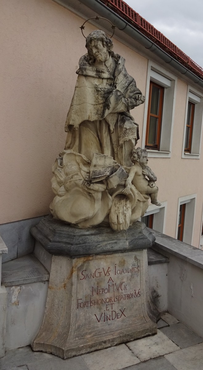 The statue of St John of Nepomuk at the exterior stair, Basilica Weizberg (photo by Nathalie Winter, 2018)