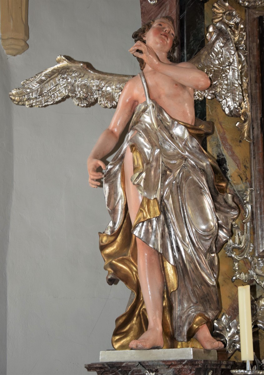 Angel (left), parish church, Paldau (photo by Christina Pichler, 2018)