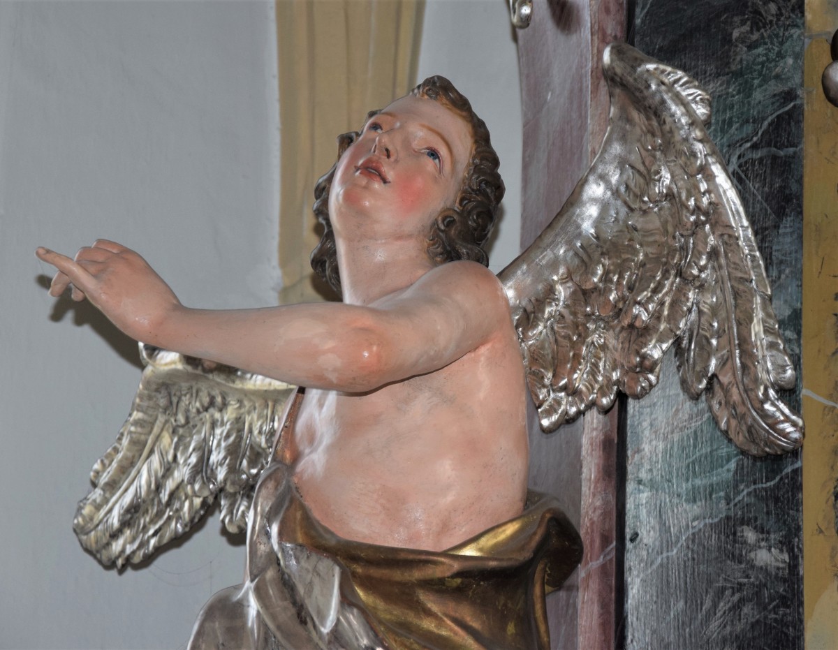 Angel (left), Detail, parish church, Paldau (photo by Christina Pichler, 2018)