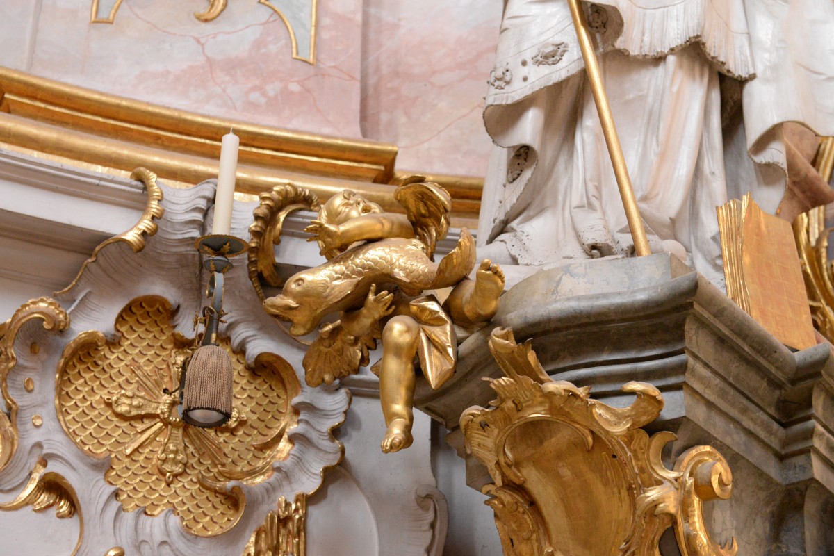 Left side altar of St Corbinian in the Benedictine Abbey, Parish and Pilgrimage Church of St Mary in Ettal (Bavarian State Department of Monuments and Sites, photo by Martin Mannewitz, 2018)