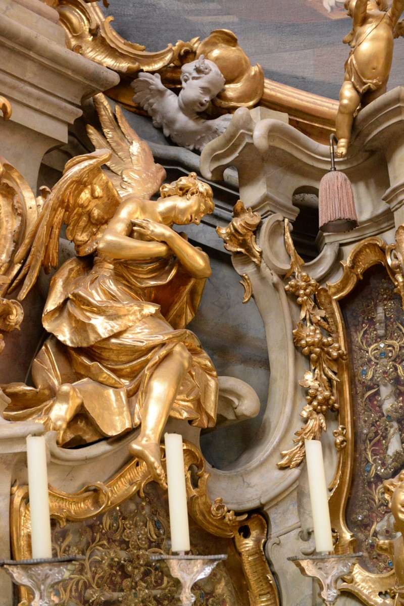 Left side altar of St Corbinian in the Benedictine Abbey, Parish and Pilgrimage Church of St Mary in Ettal (Bavarian State Department of Monuments and Sites, photo by Martin Mannewitz, 2018)