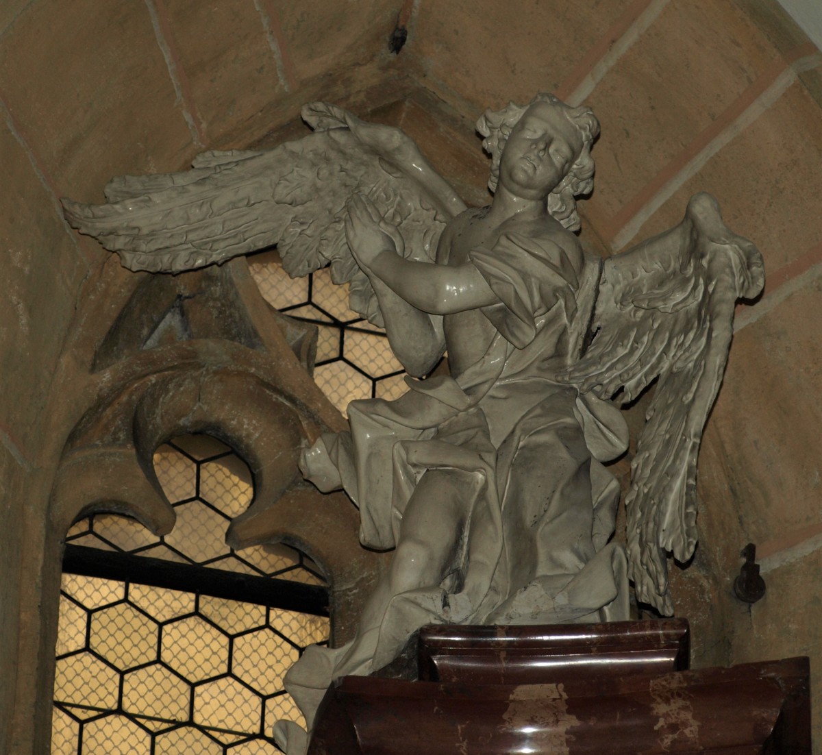 Angel on entablature (right), detail, high altar, Bürgerspital church, Graz (photo by Anja Lindbichler, 2018)